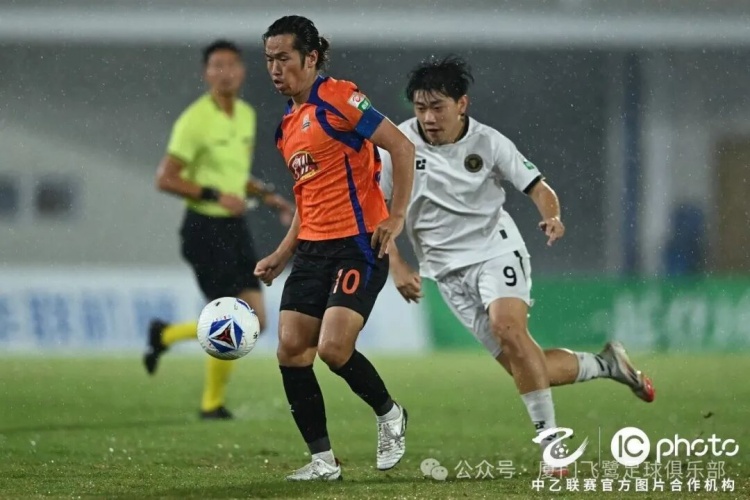 十人厦门飞鹭客场0-1温州,三连胜遭大雨中断 十人厦门飞鹭客场0-1温州,三连胜遭大雨中断