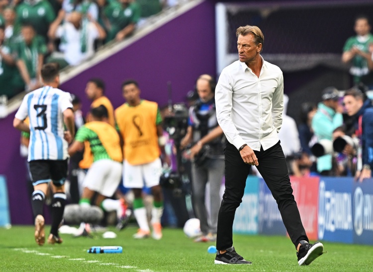 勒纳尔连续三届带不同球队 米卢曾五届神迹