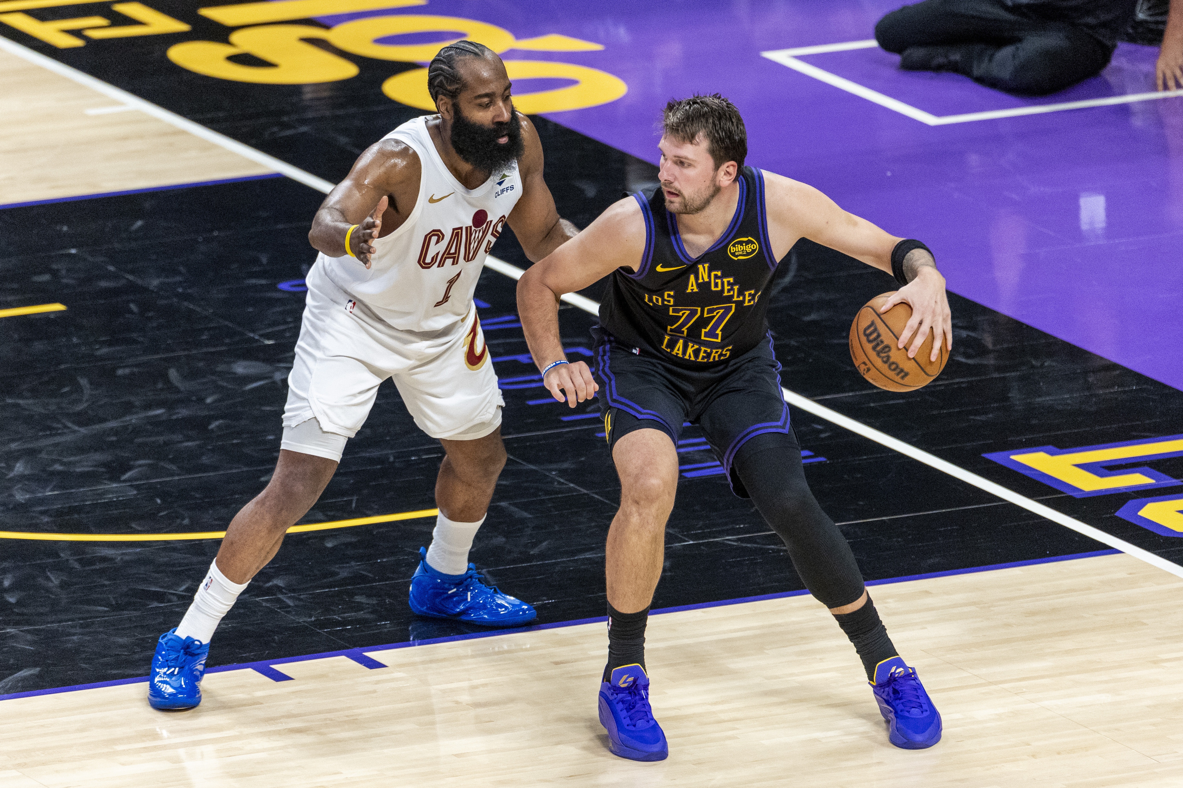 卡约：霍勒迪防守窒息 东契奇哈登进攻欺骗性