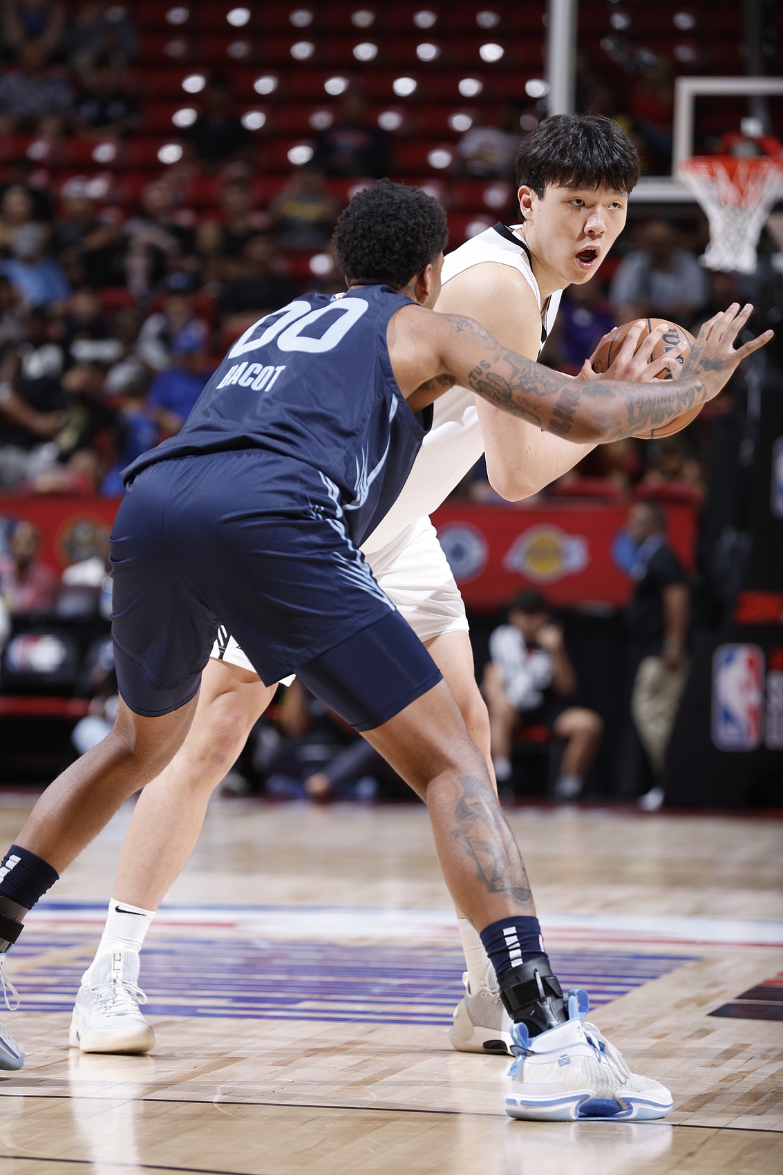 杨瀚森夏联低位短板遭揭露:对位巴科背打失效,核心力量成NBA立足隐患 杨瀚森夏联低位短板遭揭露:对位巴科背打失效,核心力量成NBA立足隐患