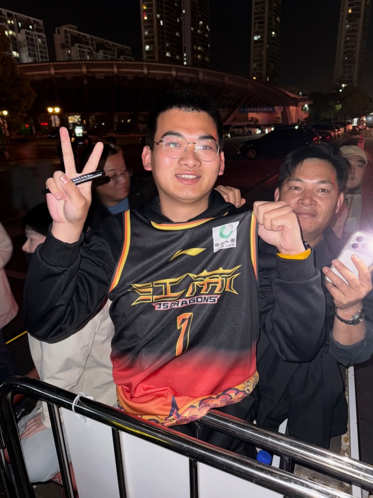 贾尔斯离苏赴北控:晒照致谢球迷,自宣新季大杀四方 贾尔斯离苏赴北控:晒照致谢球迷,自宣新季大杀四方